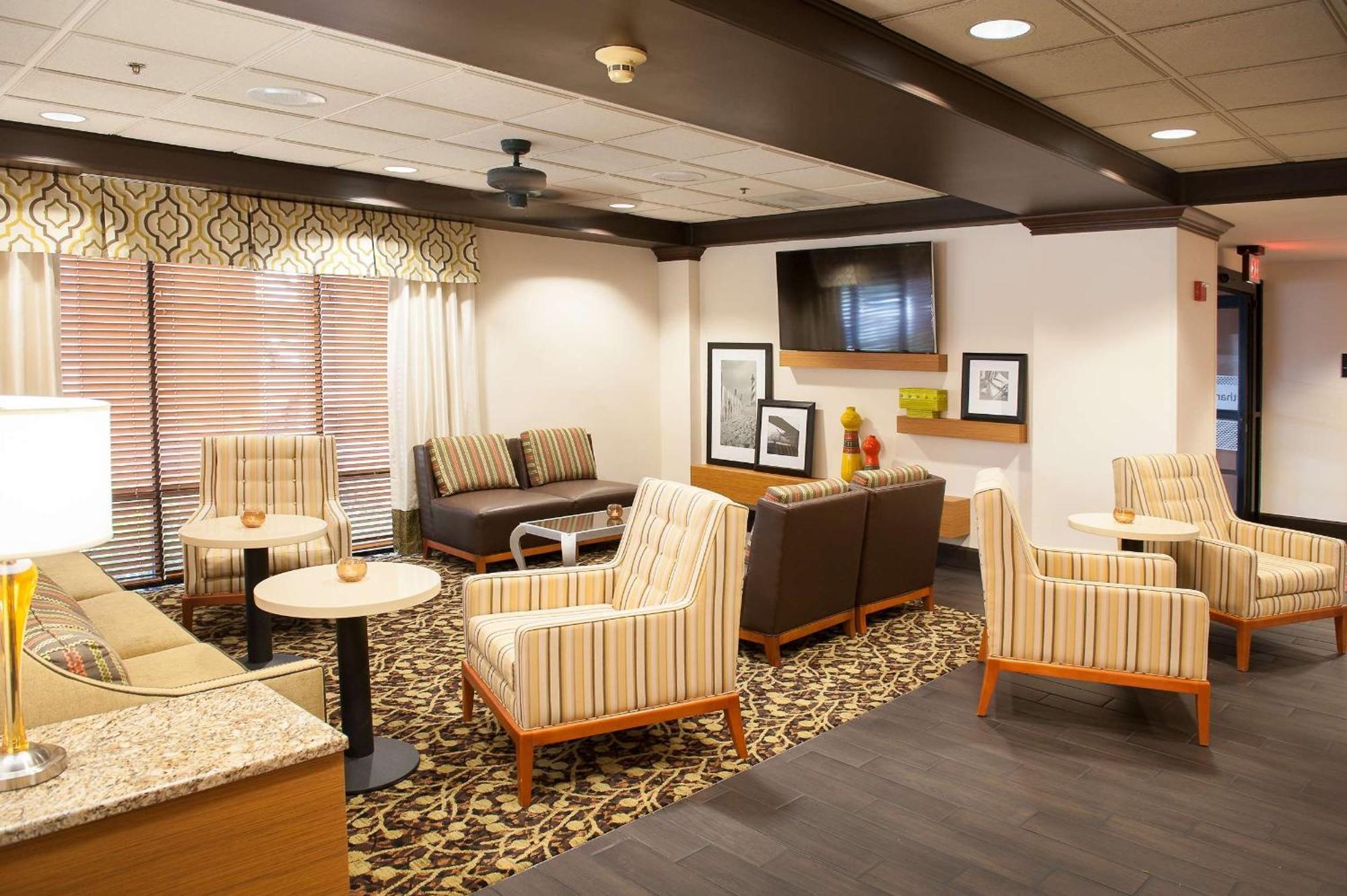Hampton Inn Pensacola-Airport Екстериор снимка